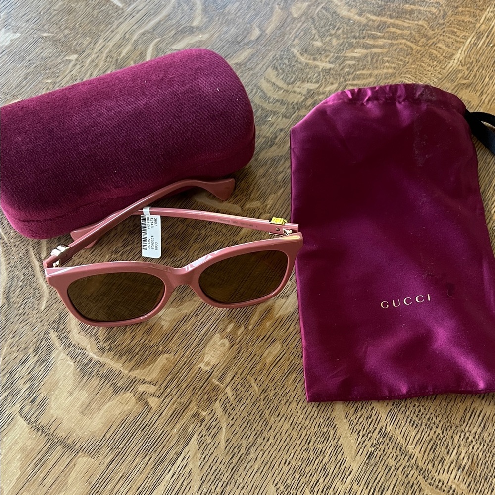 Gucci Rose Sunglasses with Velvet Case